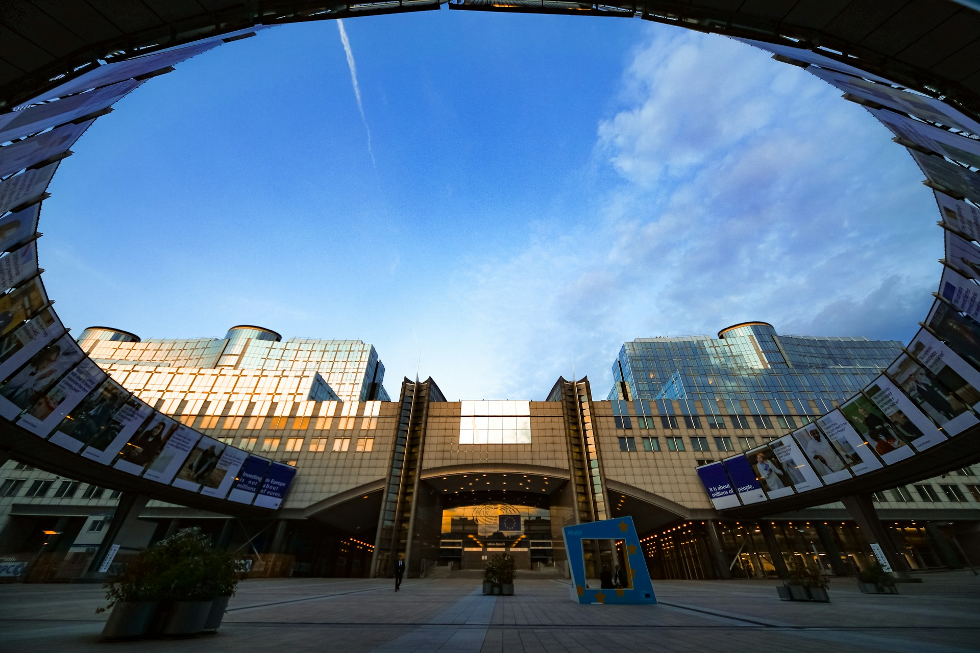 European institutional architecture under an open sky